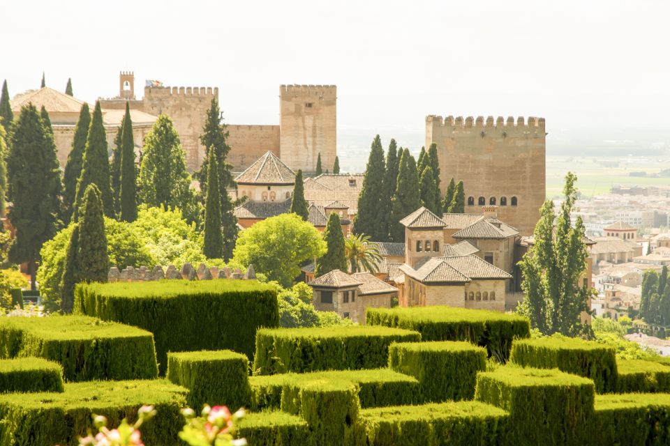 From Seville: Granada Day Trip with Alhambra and Albaicín - Albaicín walk: the Moorish quarter’s winding streets and big views