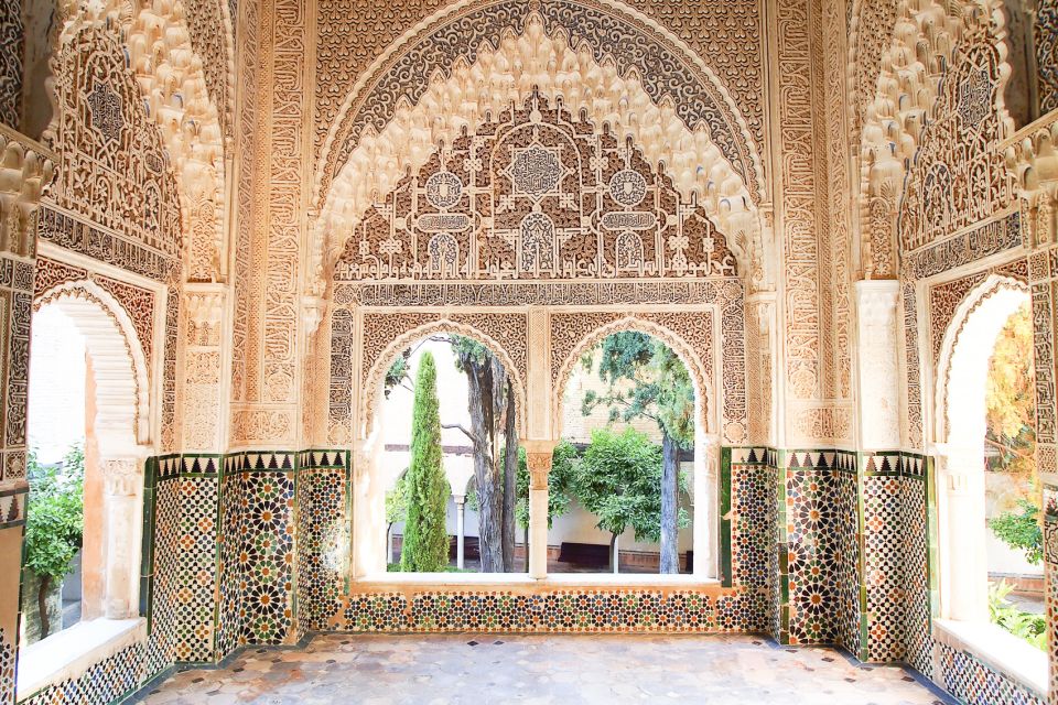 From Seville: Granada Day Trip with Alhambra and Albaicín - The morning bus: where the Nasrid story gets set up