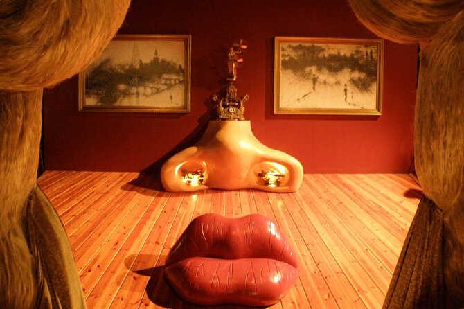 Girona & Dali Museum Small Group Tour with Pick-up from Barcelona - Onyar River Photo Moments and a Built-In Coffee Break