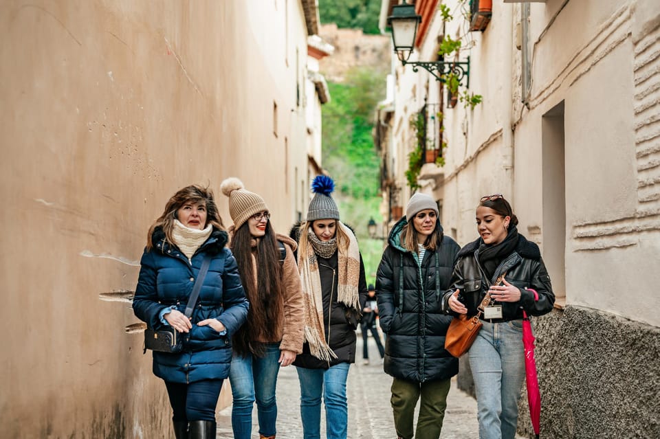 Granada: Albaicín and Sacromonte Guided Sunset Walking Tour - Pacing, steps, and what to wear (so you enjoy the climb)