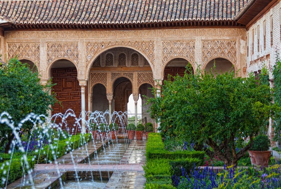Granada: Alhambra and Generalife Garden Ticket & Guided Tour - Bilingual pacing, ear pieces, and the “what if I’m sensitive to language” factor