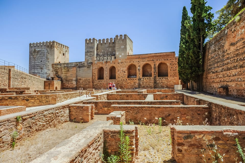 Granada: Alhambra and Nasrid Palaces Entry Ticket - Alcazaba: seeing the fortress side of the Alhambra
