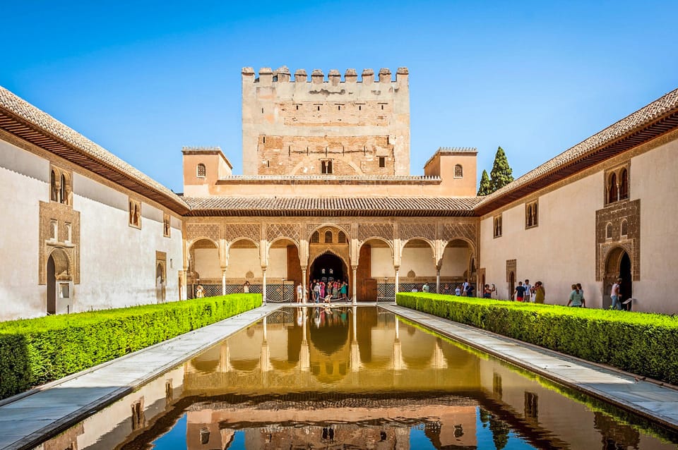 Granada: Alhambra and Nasrid Palaces Entry Ticket - Meeting point and the 10–15 minute walk to Nasrid Palaces