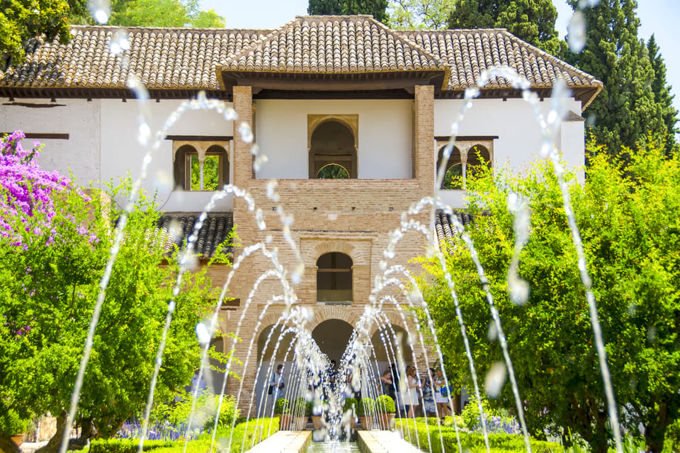 Granada: Alhambra Gardens and Generalife Ticket - Charles V Palace: the contrast you didn’t know you’d want