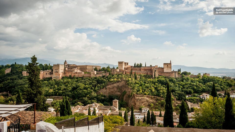 Granada: Alhambra Gardens and Generalife Ticket - Crowds, heat, and shoes: how to have a smoother visit