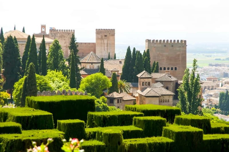 Granada: Alhambra & Gardens Tour w/Nasrid Palaces Option - Generalife Gardens: the sultan’s summer palace moments