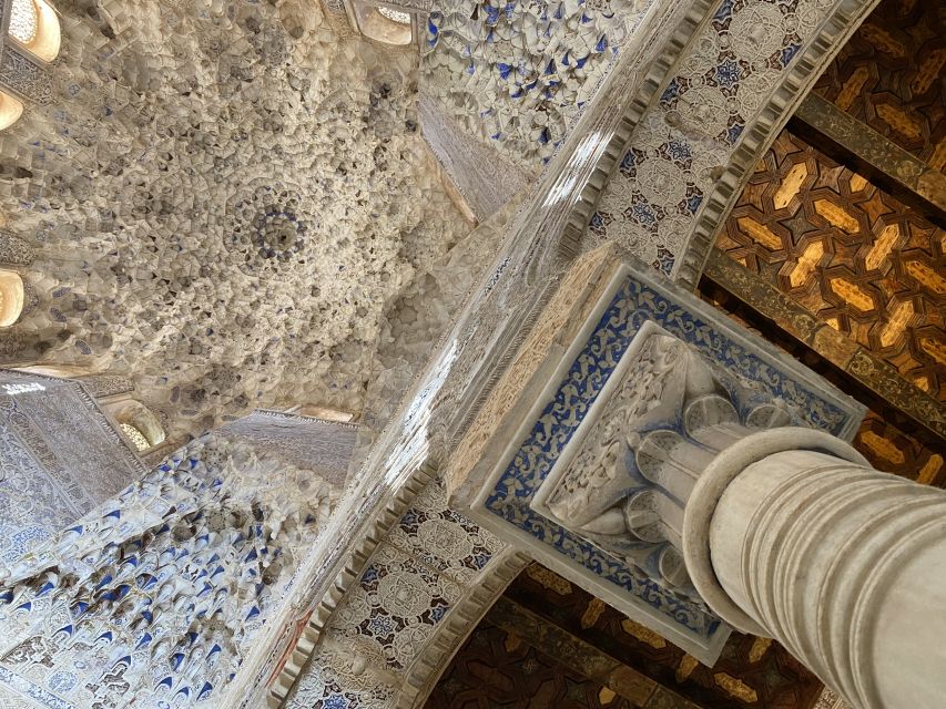 Granada: Alhambra & Generalife Fast-Track Guided Tour - Small groups, guide style, and why 3 hours feels like more