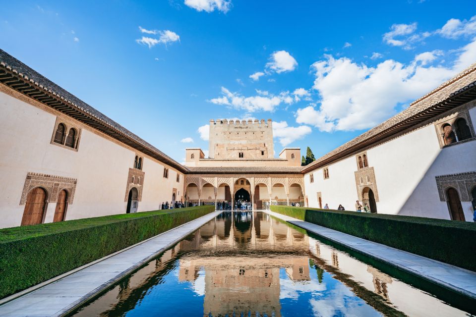 Granada: Alhambra Guided Tour with Nasrid Palaces & Gardens - Key points you’ll care about
