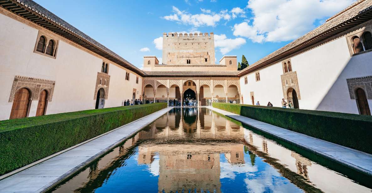 Granada: Alhambra Guided Tour with Nasrid Palaces & Gardens - Why this Alhambra tour works: story + structure