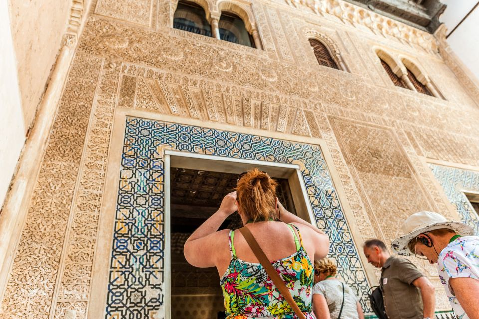 Granada: Alhambra & Nasrid Palaces Tour with Tickets - What to bring (and what to skip) so you’re not stressed
