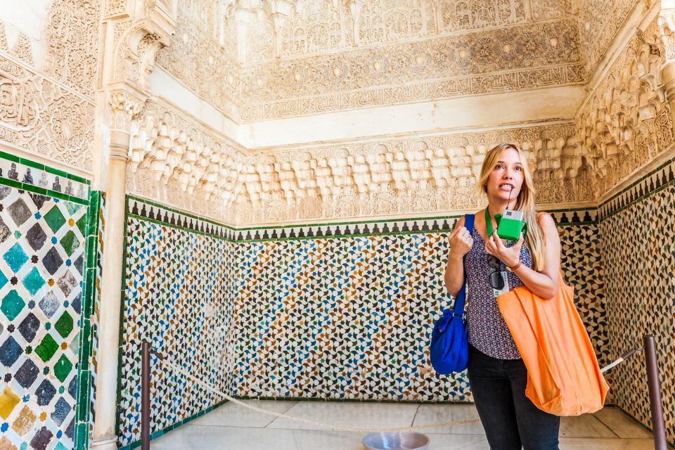 Granada: Alhambra & Nasrid Palaces Tour with Tickets - Alcazaba and the hilltop views: your first real taste of Granada