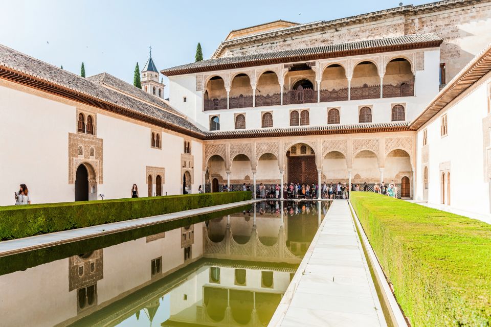 Granada: Alhambra & Nasrid Palaces Tour with Tickets - Generalife Gardens: pacing down before you walk out