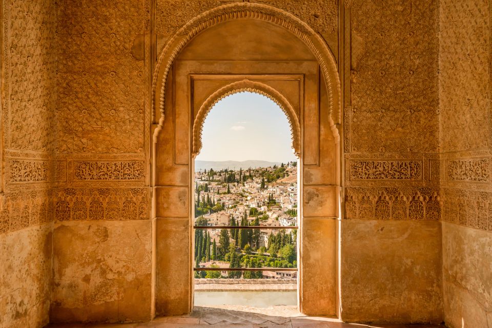 Granada: Alhambra Ticket and Guided Tour with Nasrid Palaces - The route through Medina and Alcazaba Fortress