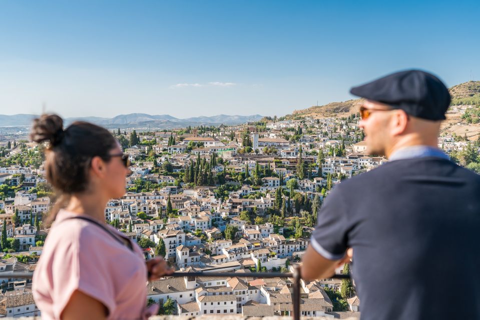Granada: Alhambra Ticket and Guided Tour with Nasrid Palaces - Meeting point and the “how we actually get inside” part
