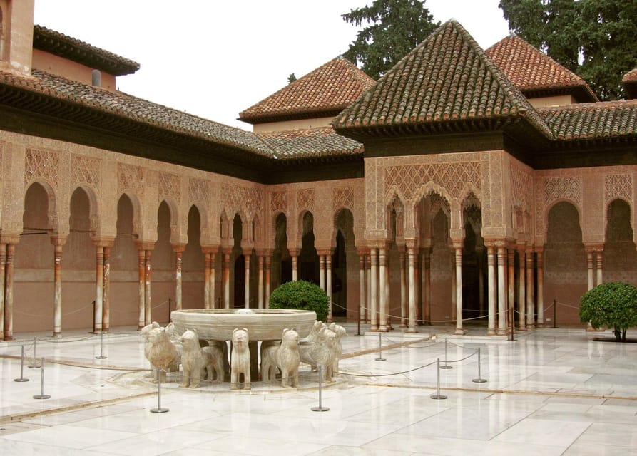 Granada: Tour of Alhambra, Generalife, and Nasrid Palaces - Meeting at El Llano and getting your entry moving fast