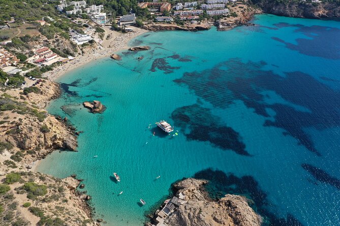 Ibiza Beach Hopping Cruise with Paddleboards, Drinks and Food 6h - Music, atmosphere, and how the day actually feels