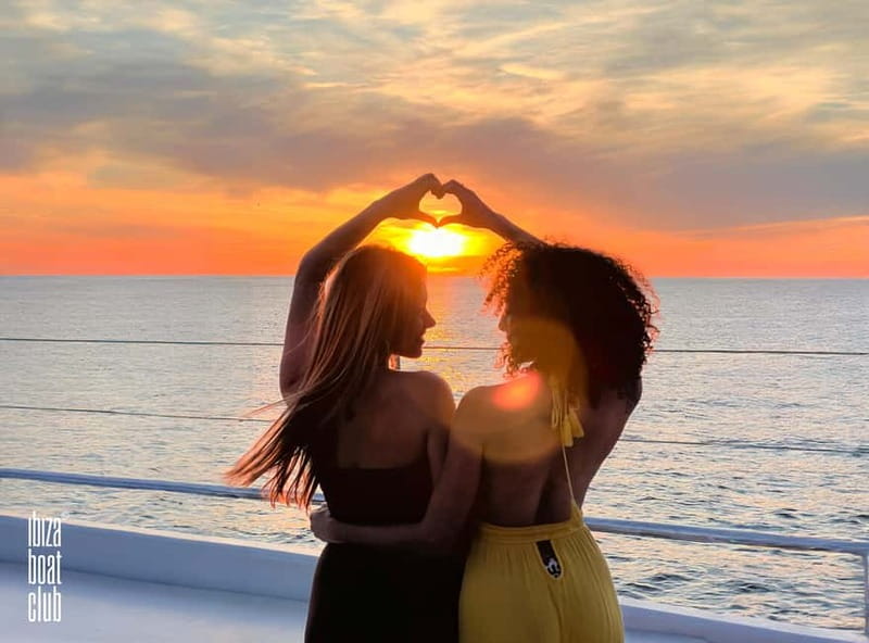 Ibiza: Formentera Sunset Boat Part with Drinks and Food - A 10-hour floating beach club day: what you’re really buying