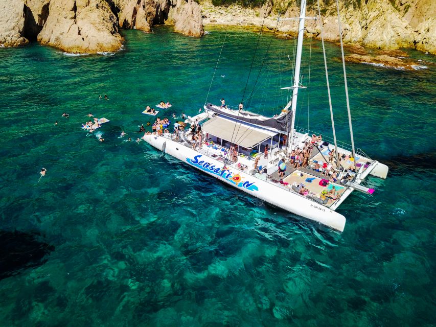 Lloret de Mar: Catamaran Sailing Cruise with BBQ and Drinks - BBQ onboard: the fixed menu that keeps things smooth