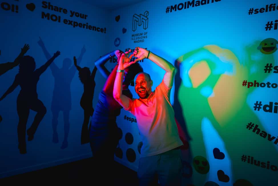 Madrid: Museum of Illusions Ticket - Photo opportunities: turning illusion tricks into keepsakes
