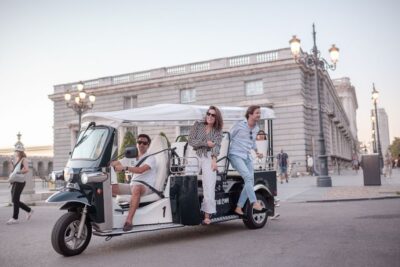 Madrid: Private City Tour by Eco Tuk Tuk - Meeting at Plaza de Oriente: finding the start point quickly