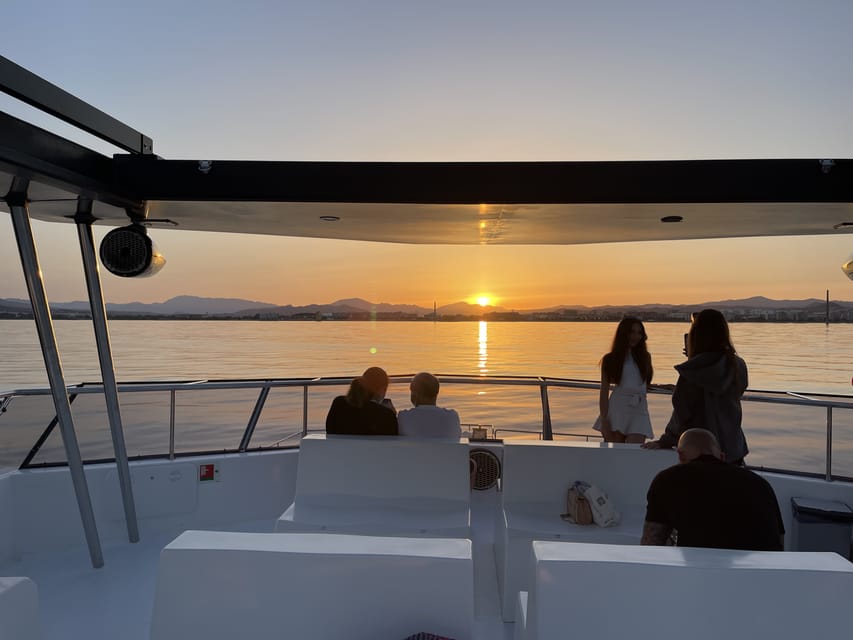 Málaga: Sunset Catamaran Trip - The 1.5-hour rhythm: what happens once you leave the harbor