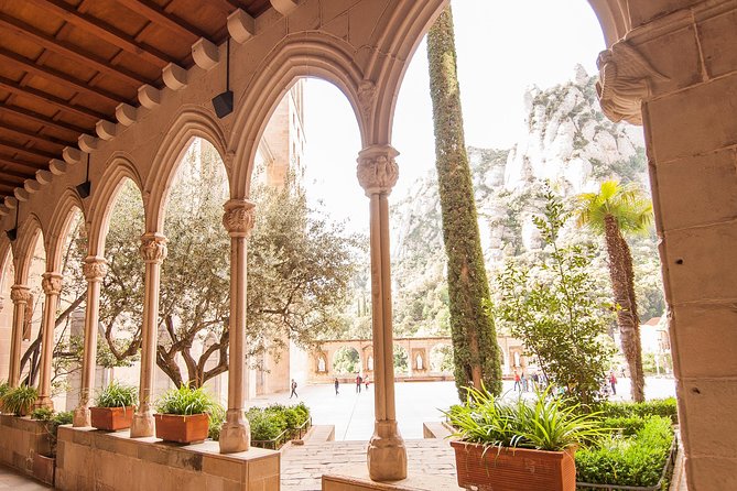 Montserrat with Black Madonna & Medieval Winery with Tapas/Lunch - Montserrat and a 10th-Century Winery: the basic idea