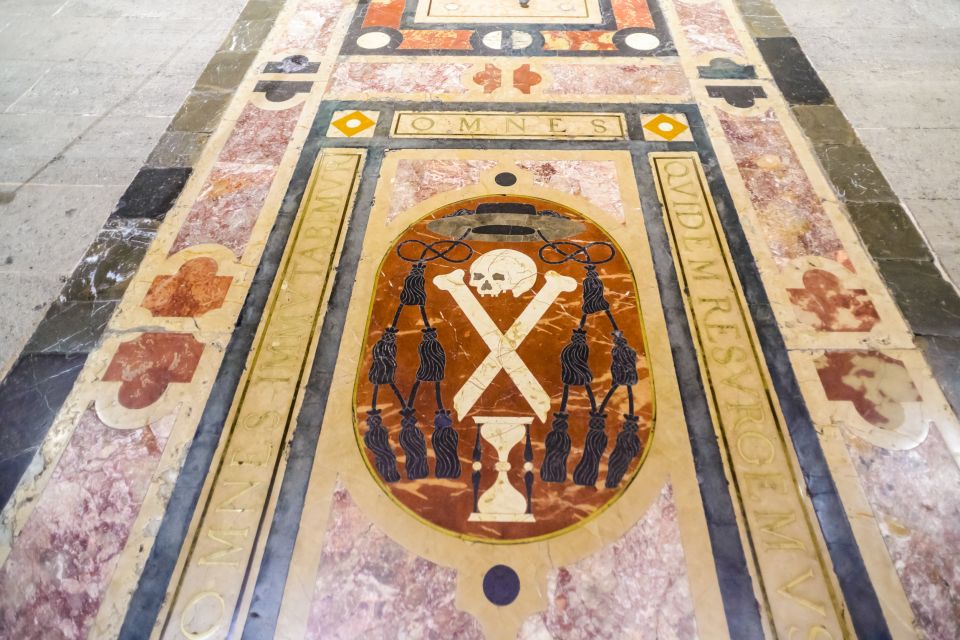 Palma: Cathedral of Mallorca Skip-the-Line Entry Ticket - Stained glass and signage: how to get more from less time