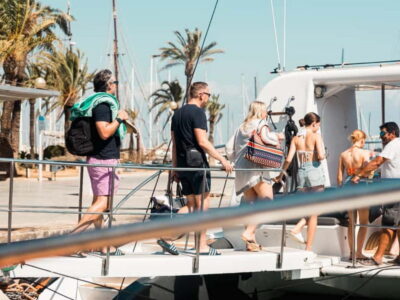 Palma de Mallorca: Half-Day Catamaran Tour with Buffet Meal - Boarding Day: What You’ll Notice in the First 20 Minutes