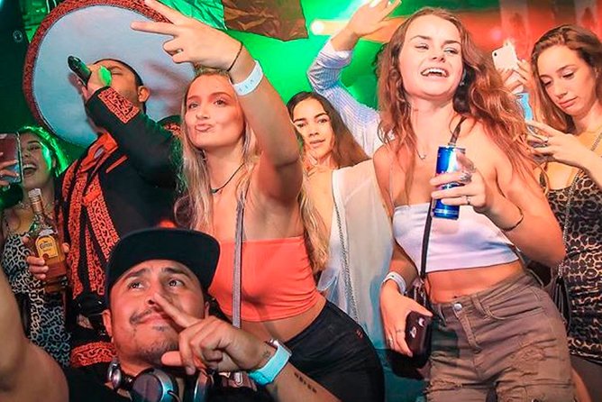 Pub Crawl Madrid by Mad Party Crew - Stop 2: Hood Dogs by Planet Club for a High-Energy Shift