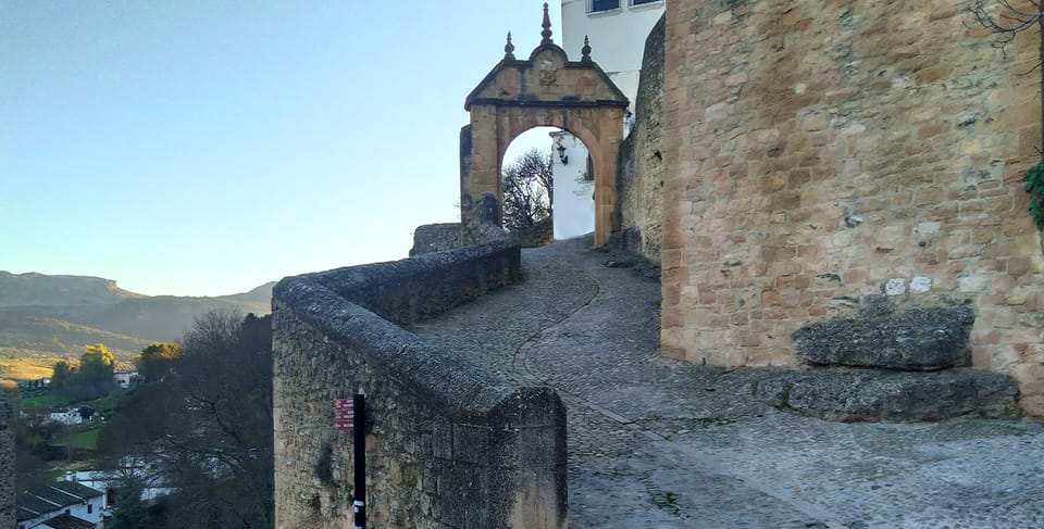 Ronda and Setenil Tour with Free Time and Map from Málaga - Guides and Group Control: Why This Day Feels Smooth