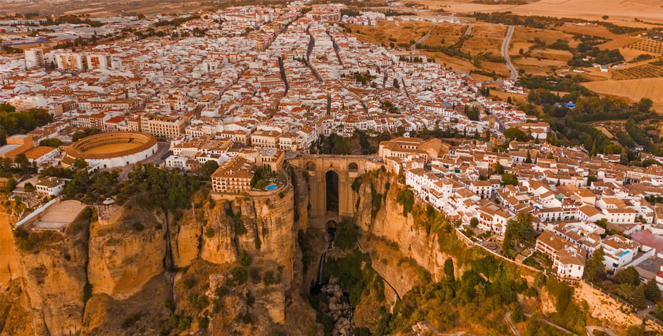 Ronda and Setenil Tour with Free Time and Map from Málaga - Guided vs Unguided Ronda: What the 2-Hour English Walk Changes