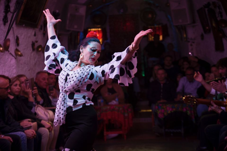 Sacromonte: Flamenco Show at Cuevas Los Tarantos Tickets - Drinks and food: what’s included, what costs extra