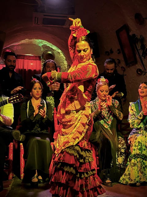 Sacromonte: Flamenco Show at Cuevas Los Tarantos Tickets - Practical etiquette that makes the night better