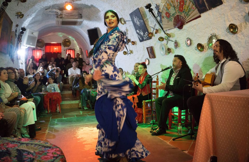 Sacromonte: Flamenco Show at Cuevas Los Tarantos Tickets - Who this flamenco show is best for (and who should reconsider)