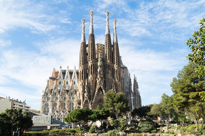 Sagrada Familia English Guided Tour & Optional Tower Access - Price and value: what you’re really paying for at about $53