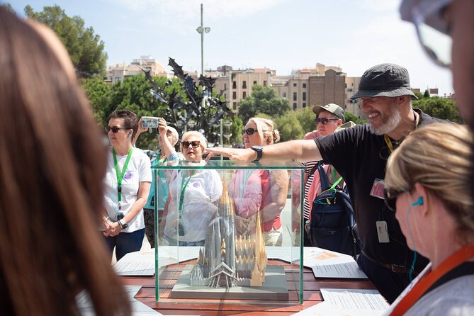 Sagrada Familia Guided Tour with Skip the Line Ticket - The free time inside: how to explore without wasting it
