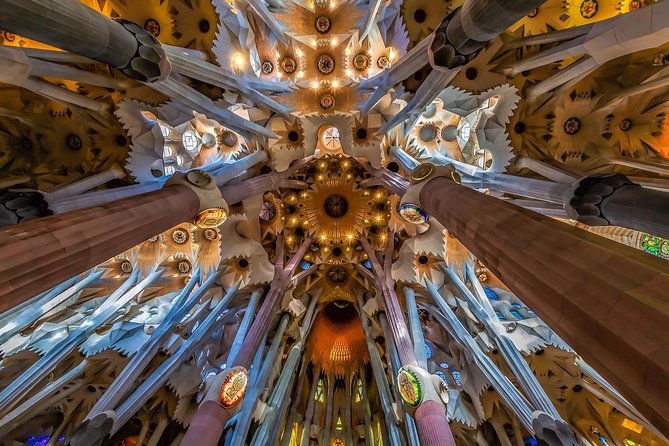 Sagrada Familia & Montserrat Small Group Tour with Hotel pick-up - Hotel Pickup at 8–9 and a Day That Uses Your Time