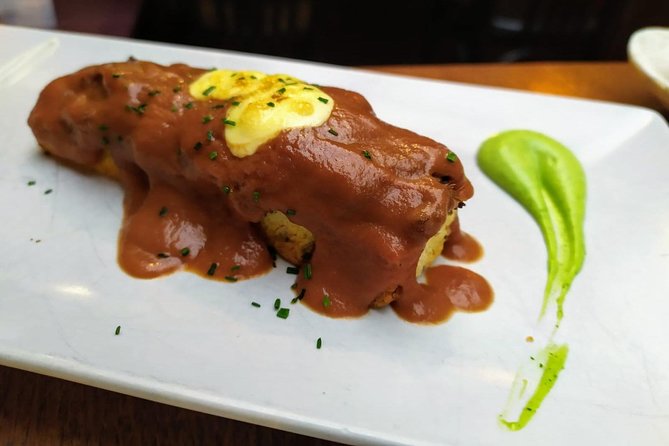 Sevilla Food Tour: Tapas, Wine, History & Traditions - Where the Tour Starts: From the Setas Area to Historic Streets