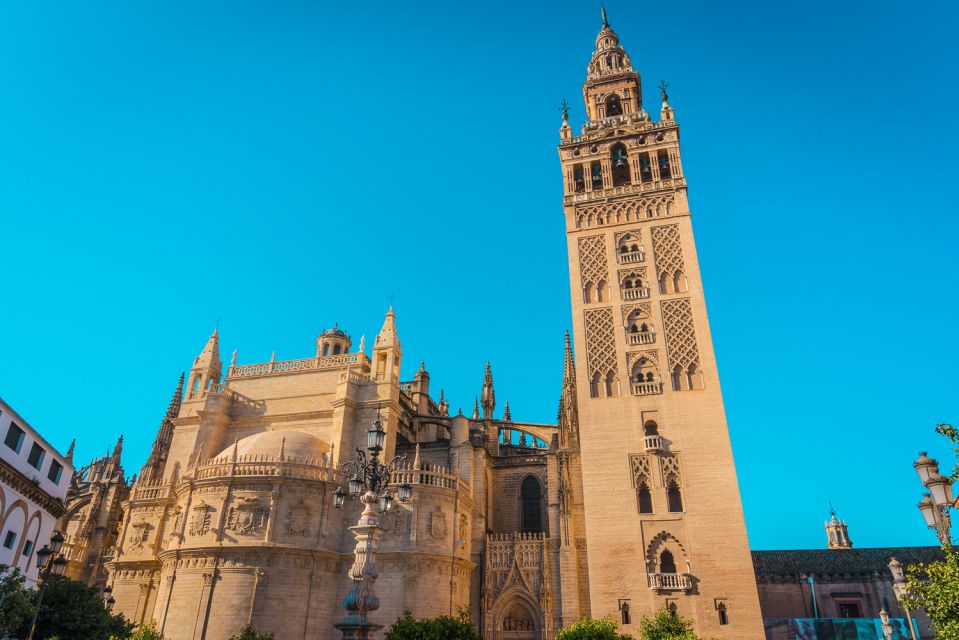 Seville: Alcázar, Cathedral & Giralda Fast Track Guided Tour - Who should book this tour