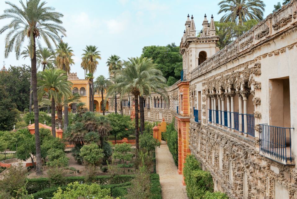 Seville: Alcázar, Cathedral & Giralda Fast Track Guided Tour - Patio de Doncellas and the Juderia flavor you can actually feel