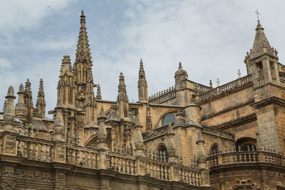 Seville: Alcázar, Cathedral & Giralda Fast Track Guided Tour - Price value: what $80 buys you (and what it avoids)