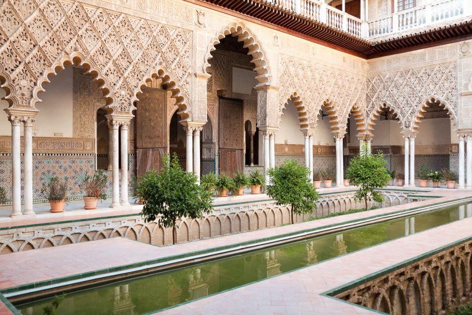 Seville: Cathedral, Giralda & Alcazar Entry With Guided Tour - Guided by real pros: how guide style shapes the day