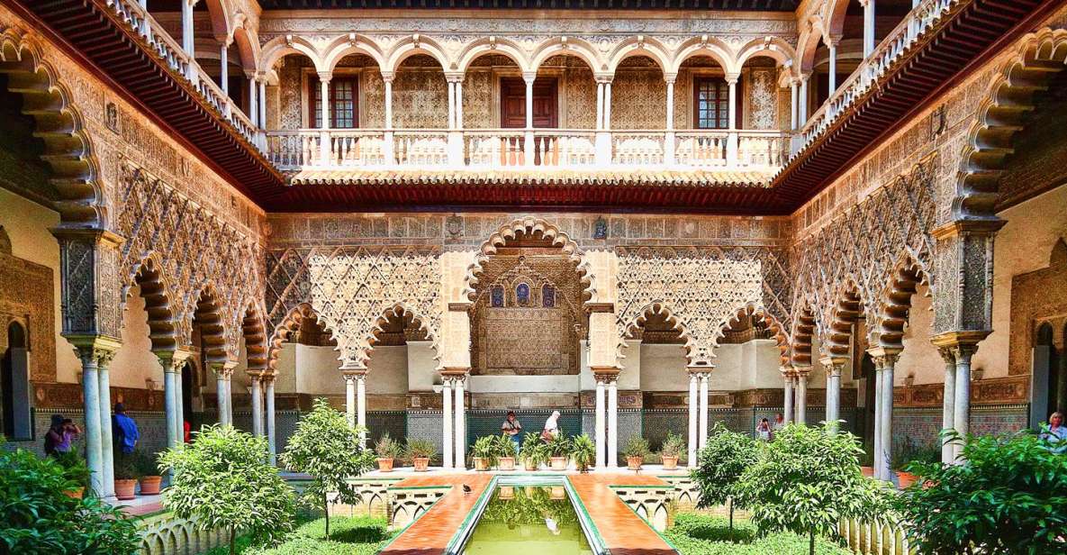 Seville: Cathedral, Giralda & Alcázar Guided Tour - Why Seville Cathedral and the Alcázar feel bigger with a guide