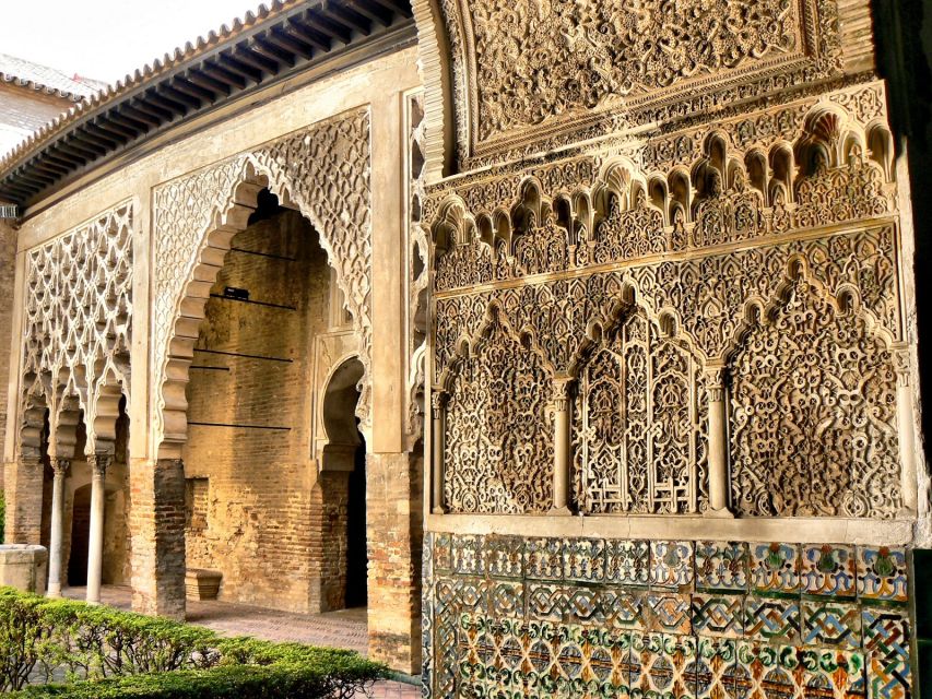Seville: Cathedral, Giralda & Alcázar Guided Tour - The Giralda: from Almohad minaret to bell tower views