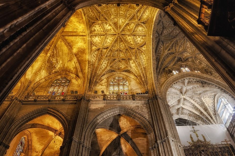 Seville: Cathedral, Giralda & Alcázar Guided Tour - Meeting up near Calle Francos and getting your bearings fast