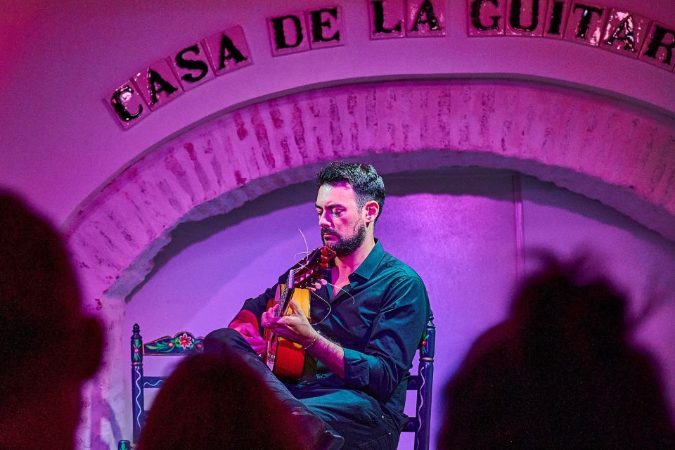 Seville: Ticket to Flamenco Show at La Casa de la Guitarra - Getting to the Barrio de Santa Cruz and the Right Meeting Point
