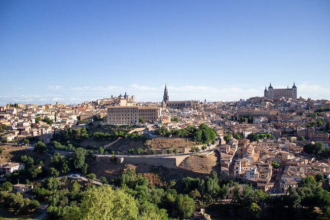 Toledo & Segovia Tour with Cathedral and Alcazar Tickets & Lunch - Optional Avila Add-On: medieval walls and Mirador de los 4 Postes