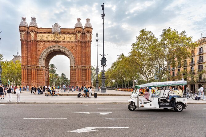 Tour Welcome Barcelona with Local Guide in Eco Tuk Tuk Private - Key things to know before you go