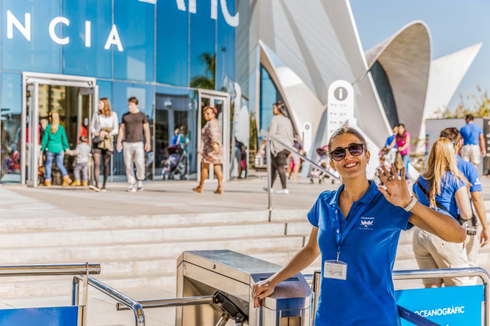 Valencia: Oceanogràfic Entry Ticket - Upper-Level Walk: Outdoor Exhibitions and the Freshwater Bird Lake
