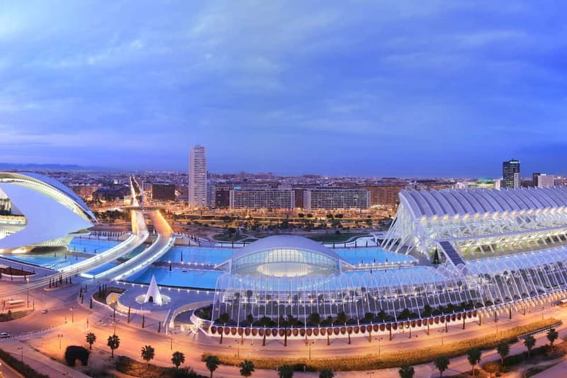 Valencia: Oceanogràfic, Hemisfèric & Science Museum Combo - Príncipe Felipe Science Museum: Hands-On Electricity, Touchy Exhibits, and Space-Science Displays